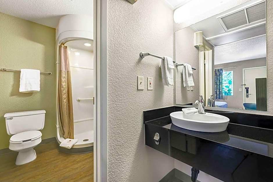 Motel 6-Issaquah, WA - Seattle - East