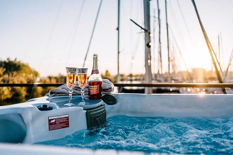 Fenyves Yacht Club Superior