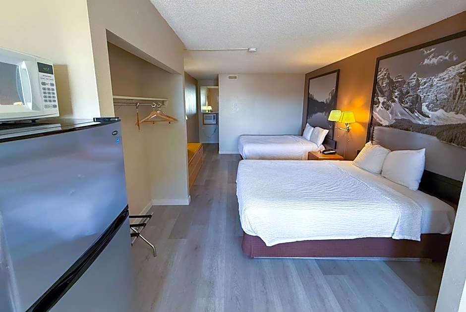 Super 8 by Wyndham Medicine Hat AB