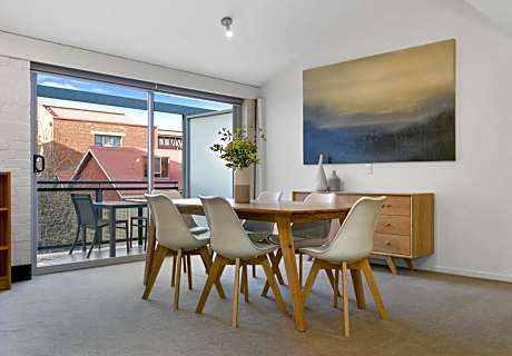 Sullivans Cove Apartments