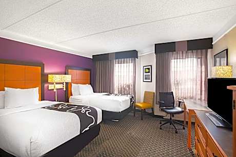 Double Room with Two Double Beds and Bath Tub - Mobility/Hearing Accessible - Non-Smoking