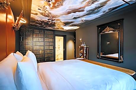 Deluxe Double Room (Benedictus de Spinoza)