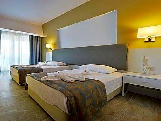 Maris Beach Hotel