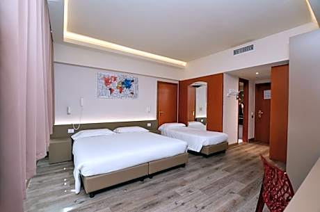 Quadruple Room with Private Bathroom