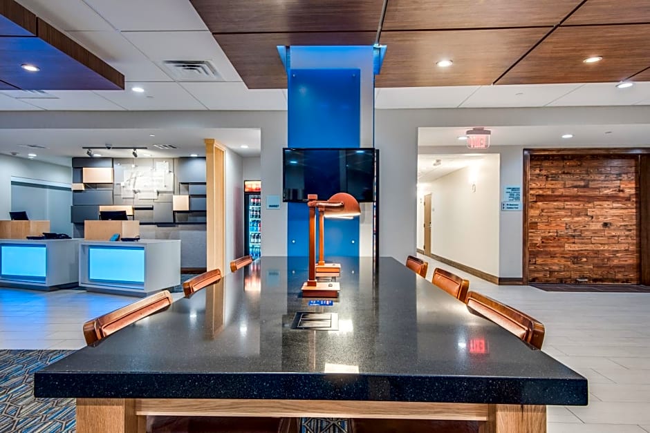 Holiday Inn Express & Suites Dallas North - Addison By IHG
