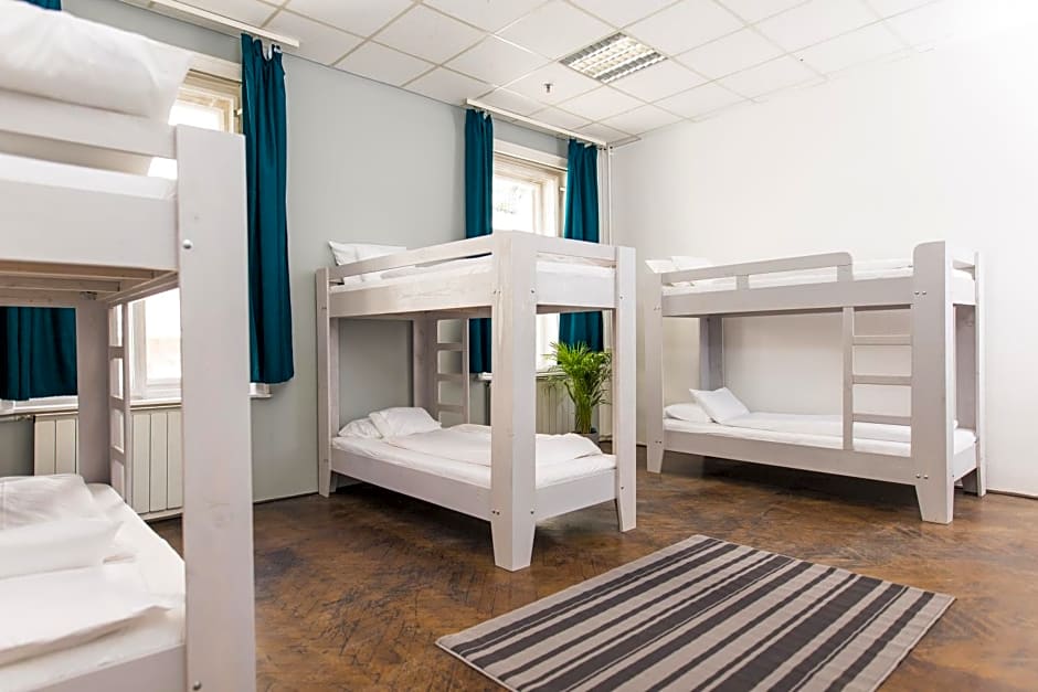 2B Hostel & Rooms