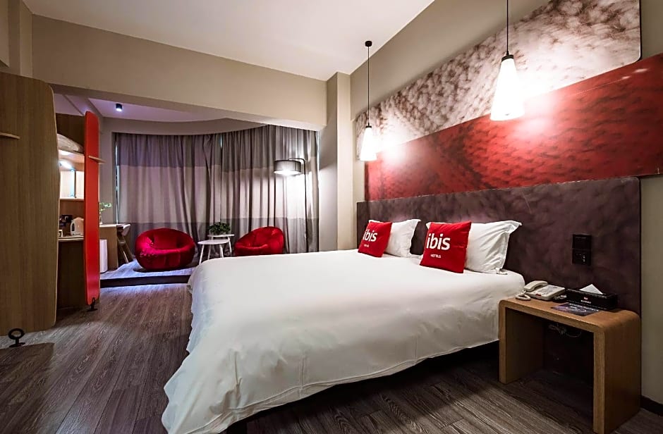 ibis Luoyang Train Station