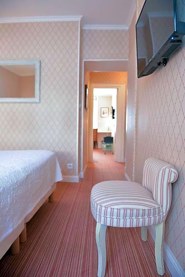 Photo 1 of 5 of Suite