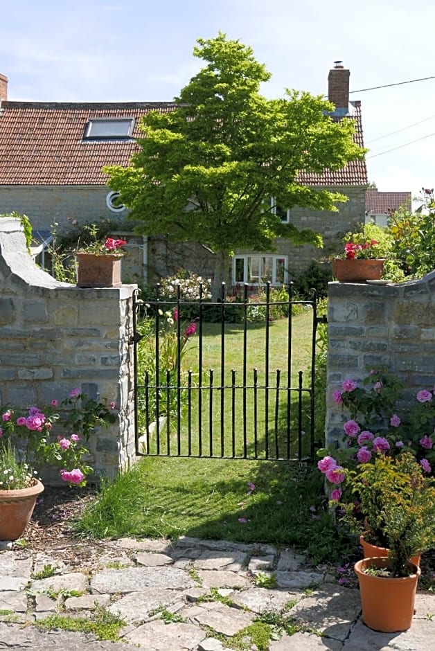 The Potting Shed, self contained, detached retreat in Shapwick village