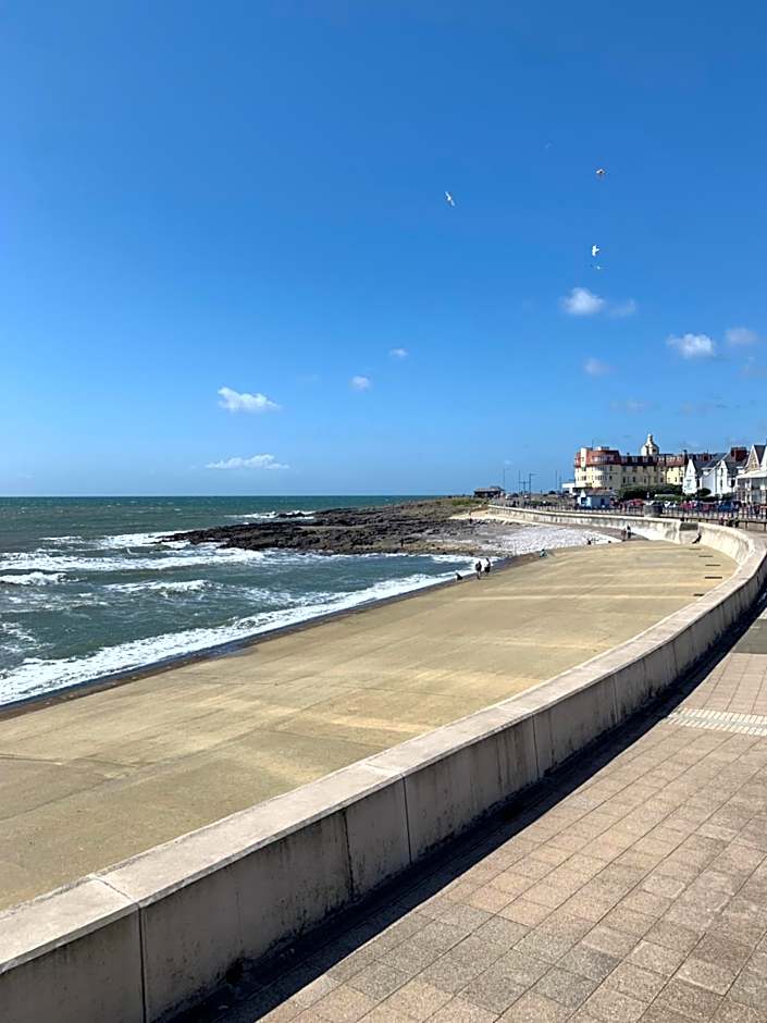 Phoenix caravan hire, Trecco bay