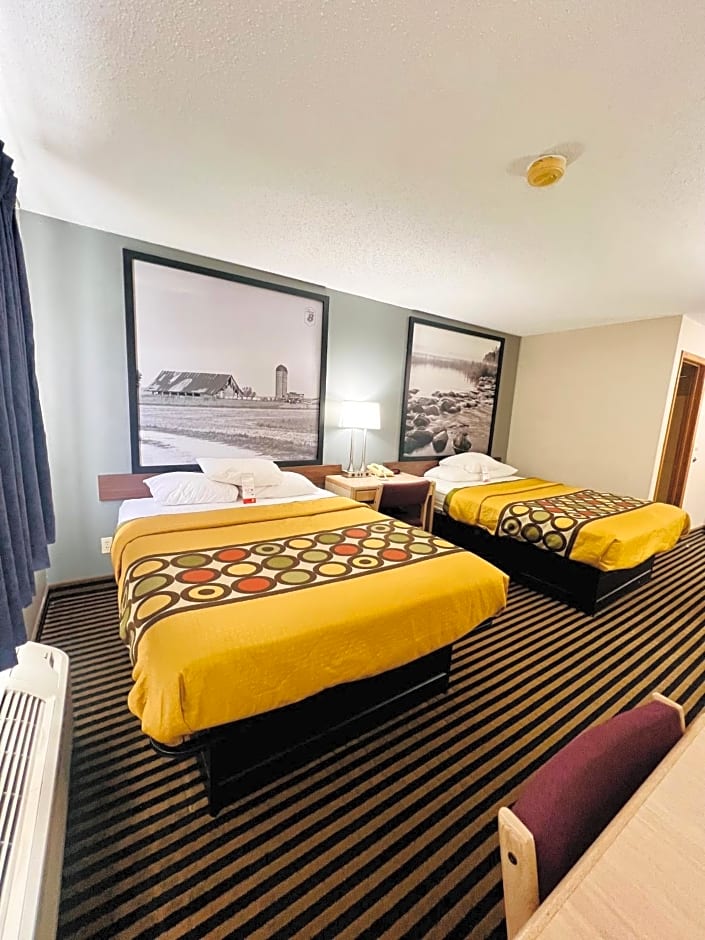 Super 8 by Wyndham Humboldt