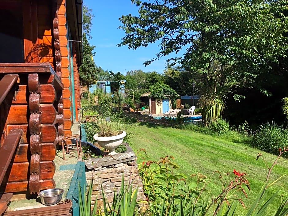Tudor Lodge with pool & BBQ cabin