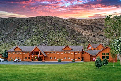 Yellowstone Village Inn and Suites