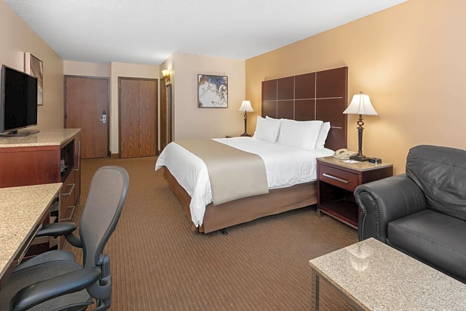 Wyndham Riverfront Hotel