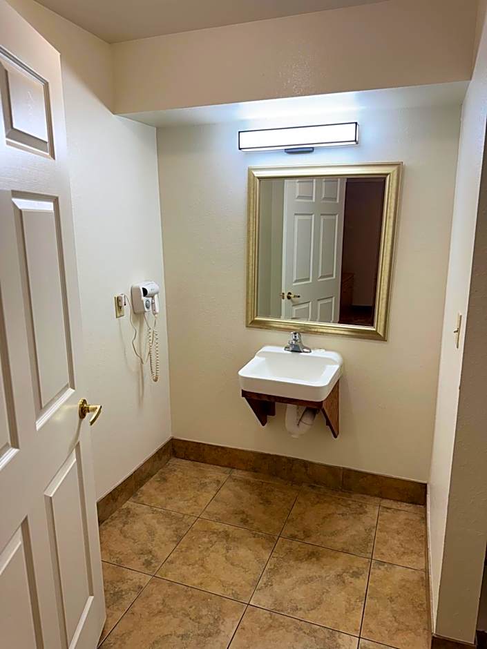 Blue Bonnet Suites -Lubbock, TX - Medical Center