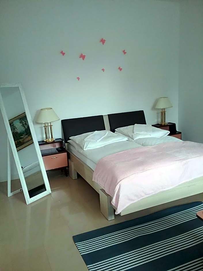 Photo 1 of 3 of Quadruple Room