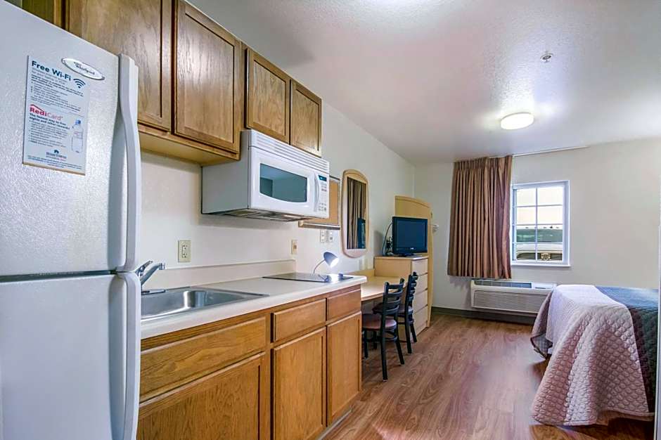 HomeTowne Studios & Suites Bentonville