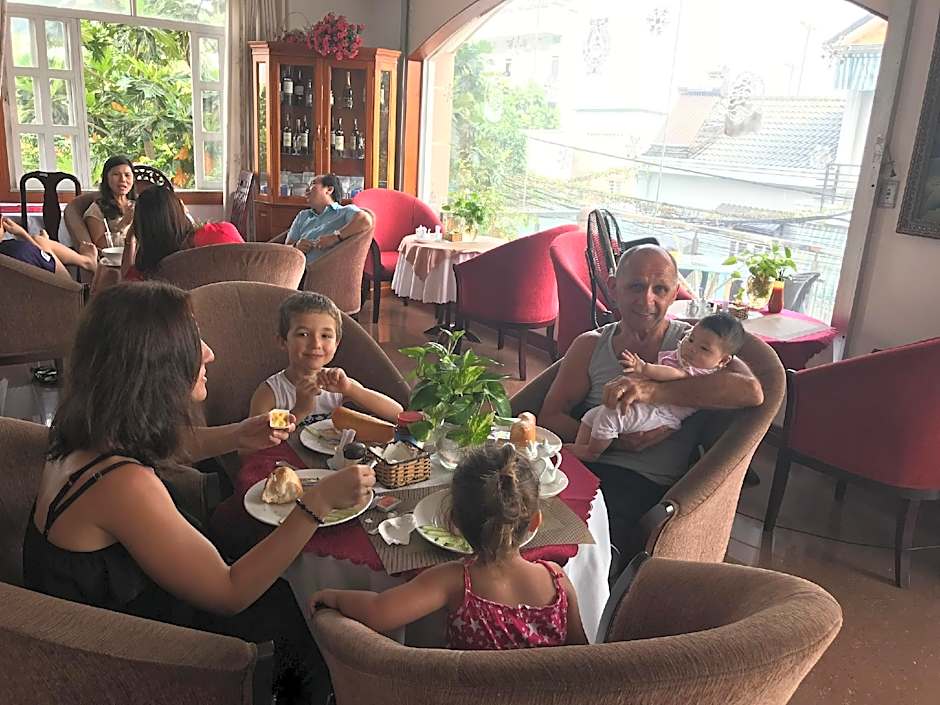 Hoa Phat Hotel & Apartment