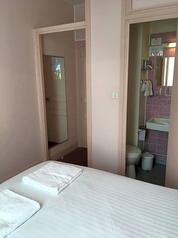 The Old Hotel Ravel Centre