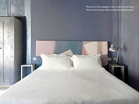 Medium Room with Sofa Bed
