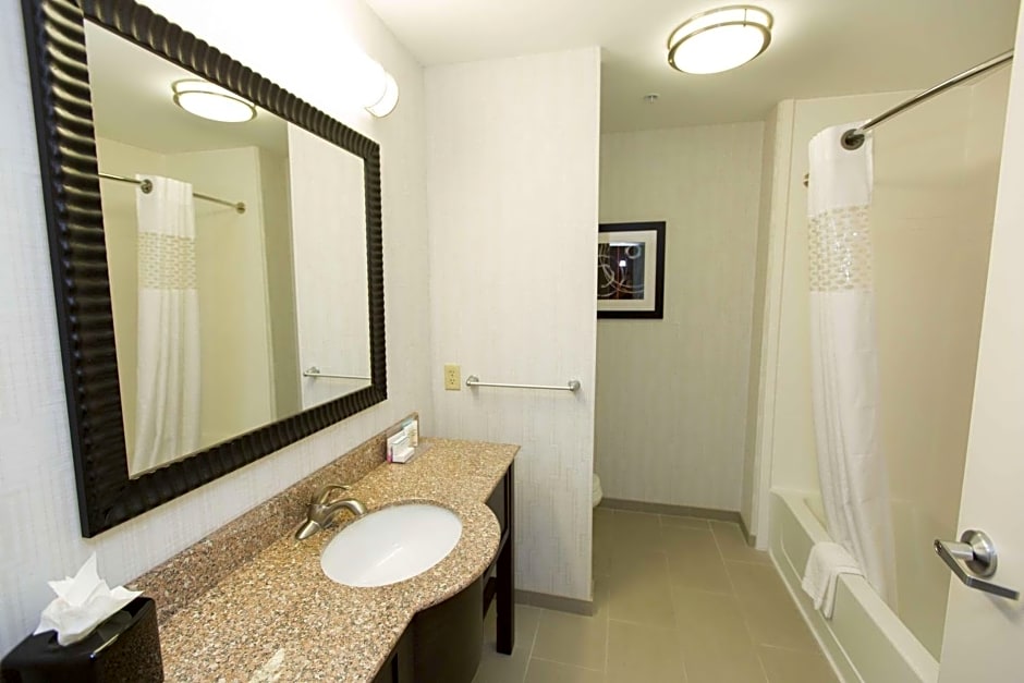 Hampton Inn By Hilton & Suites Oklahoma City Airport