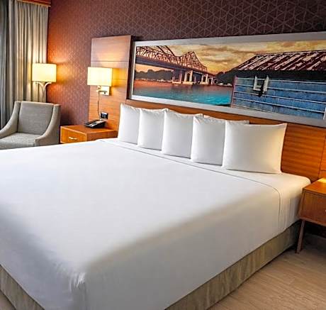 Premium King Room with City View