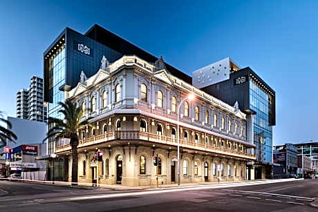 The Melbourne Hotel