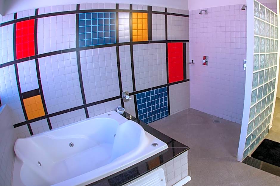 Mondrian Suite Hotel
