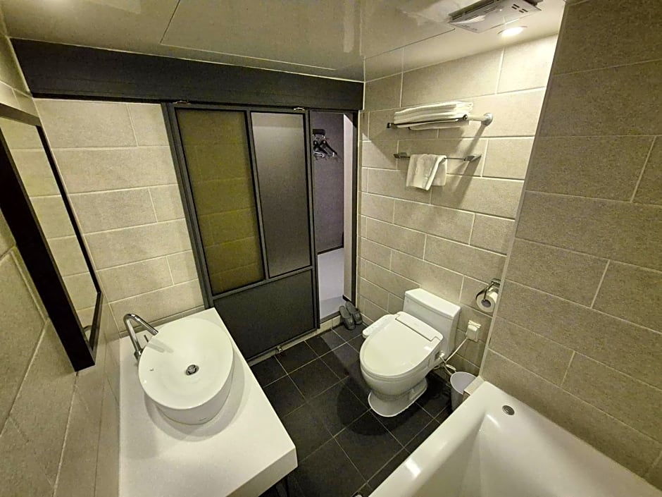 No. 25 Hotel Myeongji Oceanc City Business