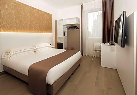 Business Queen Room
