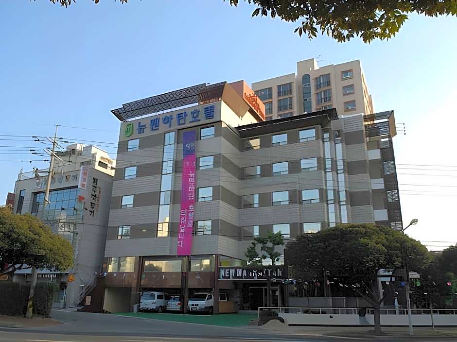 New Manhattan Tourist Hotel