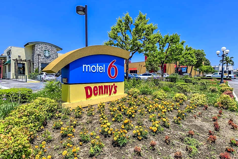 Motel 6 Claremont, CA