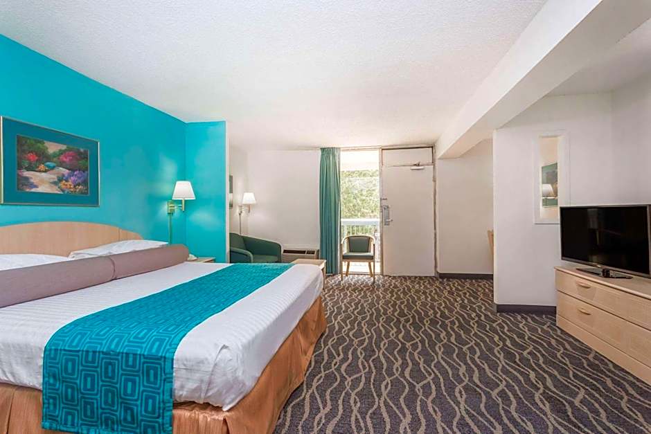 Howard Johnson by Wyndham Commerce GA