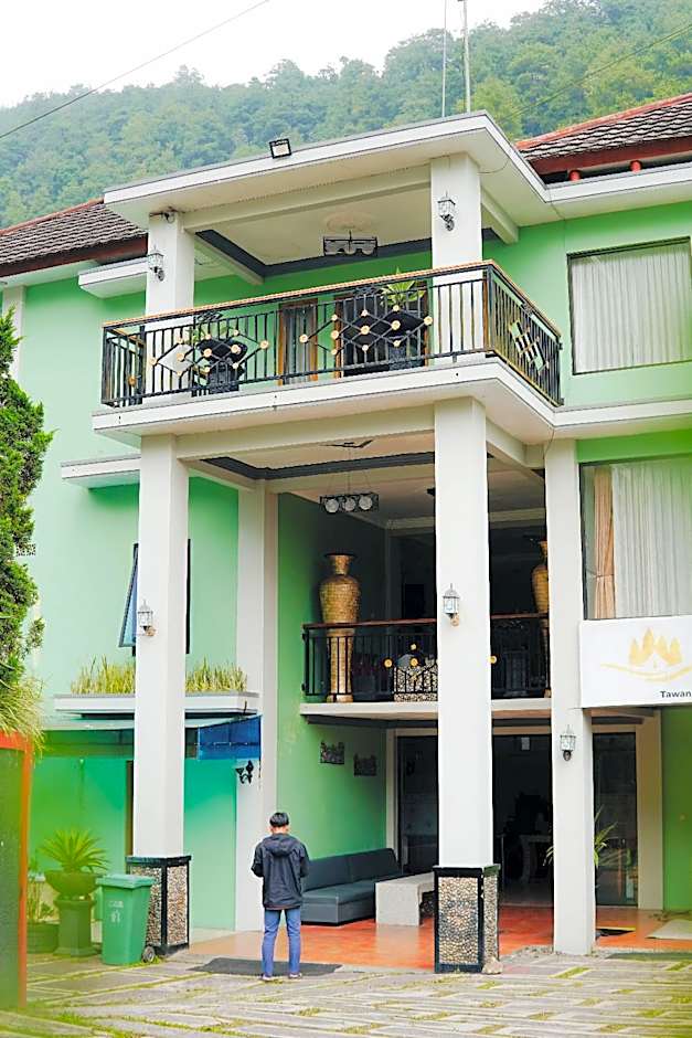 Red Chilies Hill Hotel