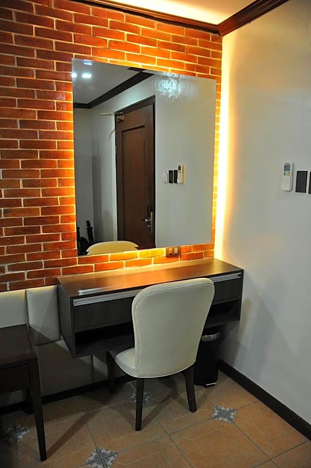 Photo 1 of 4 of 6-Bed Mixed Dormitory Room