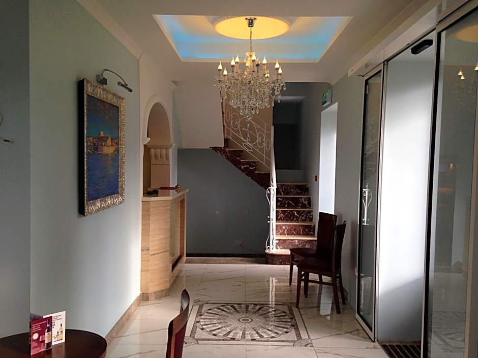 Grand Harbour Hotel
