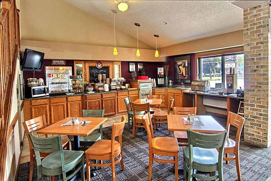 Blossom Hotel & Suites Traverse City