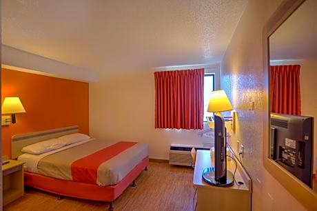 Deluxe Queen Room - Non-Smoking