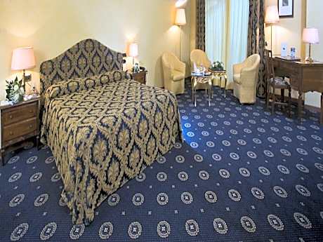 Family Room (6 Adults)