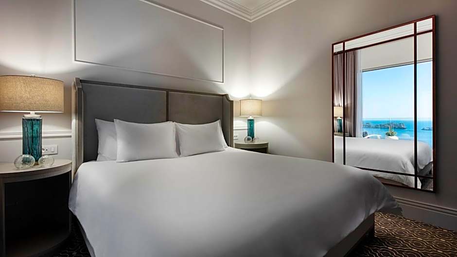 Royal Ariston Hotel
