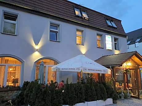 HOTEL "ZAUŁEK" Spółka Cywilna Zbigniew Świderski, Elżbieta Świderska