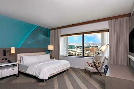 Premium King, Guest room, 1 King, City view