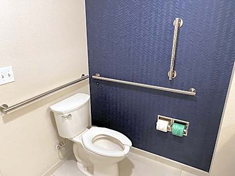 Room, 2 Queen Beds (Mobility/Hearing Accessible, Tub) (2 Queen Beds)