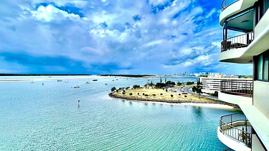 Broadwater Shores Waterfront Apartments