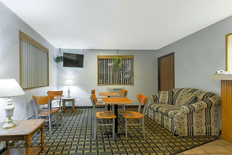 Super 8 by Wyndham Twinsburg/Cleveland Area