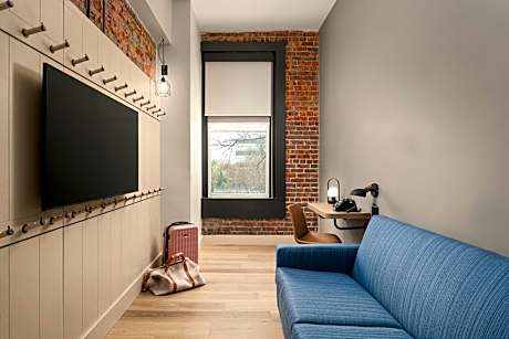 Guest room, 1 Queen, Sofa bed, City view