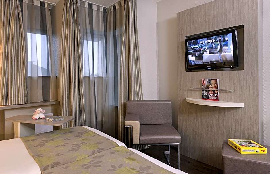 Photo 1 of 8 of 2 Twin Beds
