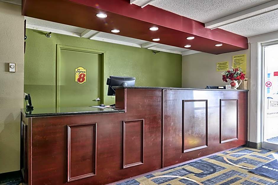 Super 8 by Wyndham Bangor