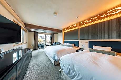 Corner Premium Twin Room with River View