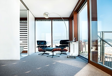 1 King Bed, Loft Suite, Non-Smoking